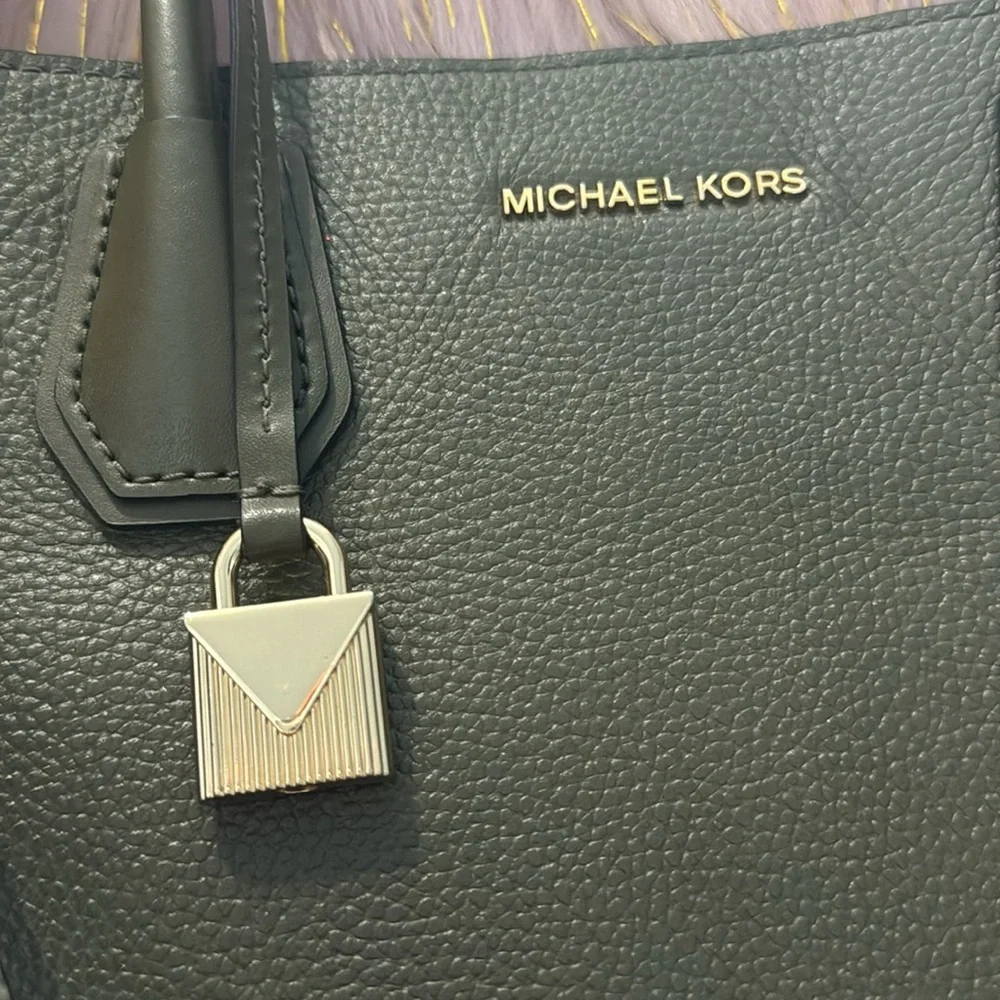Michael Kors Leather Bag 💼 - Picture 7 of 7